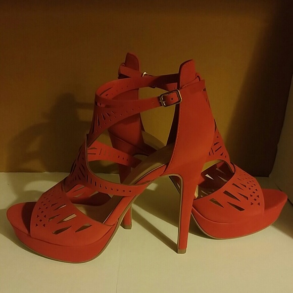 Heels - Picture 3 of 4